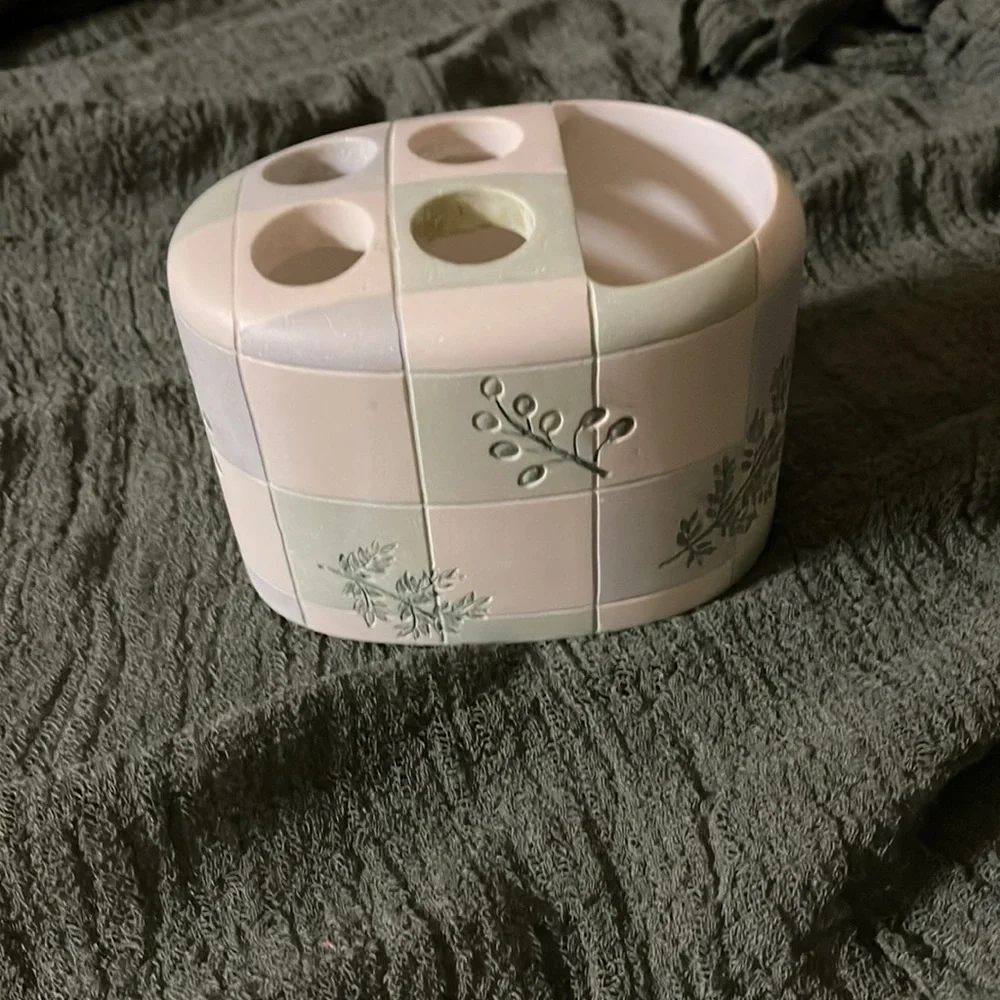 Toothbrush & Toothpaste Holder - Picture 2 of 4